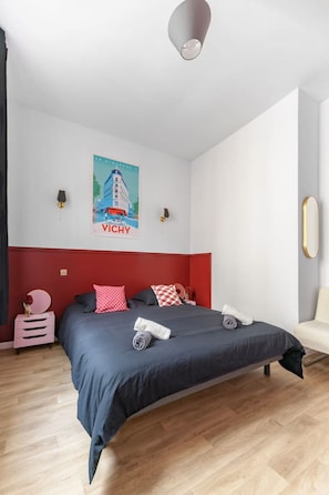 1 bedroom, soundproofing, iron/ironing board, travel cot