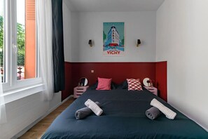 Iron/ironing board, travel crib, WiFi, bed sheets