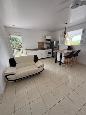 Standard Apartment, Beach View | Living area