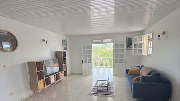 Comfort Apartment, 2 Bedrooms, 2 Bathrooms, Garden View | Living area