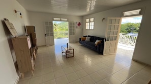 Apartamento clássico, vista para a praia | Área de estar