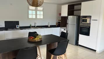 Comfort Apartment, 2 Bedrooms, 2 Bathrooms, Garden View | Private kitchen