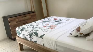 Căn hộ tiện nghi đơn giản, 1 giường đôi, sân hiên, quang cảnh vườn | Bộ đồ giường cao cấp, màn/rèm cản sáng, bàn ủi/dụng cụ ủi quần áo