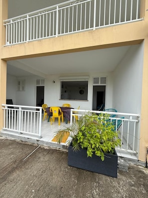 Apartamento clássico, vista para a praia | Terraço/pátio