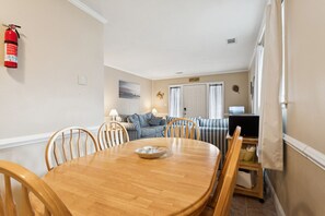 Dining - Beachside Monthly Retreat w/ Pool (Virginia Beach)