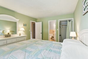 2 bedrooms, desk, travel cot, free WiFi