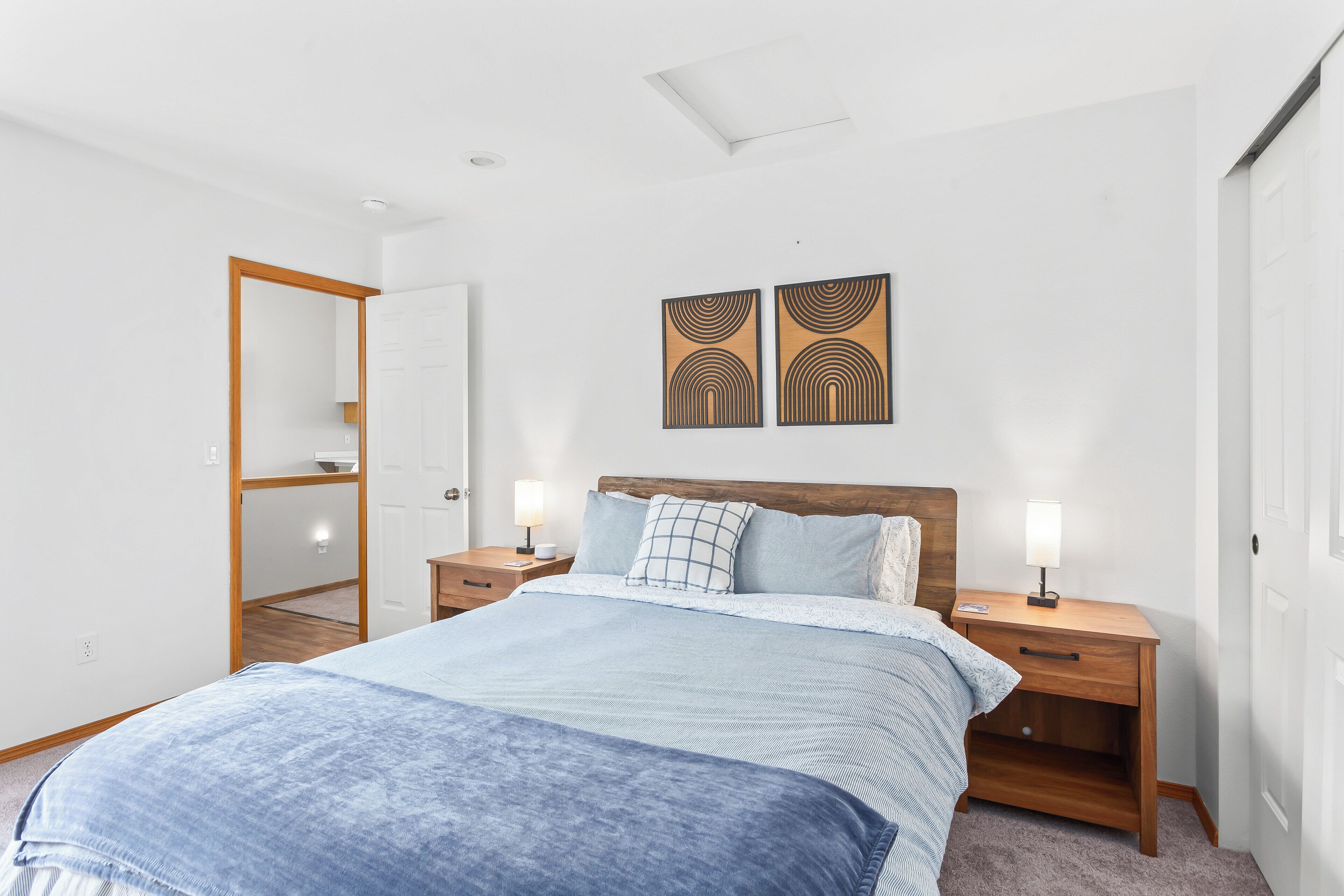 2 soverom, strykejern/-brett, reiseseng for barn og wi-fi (inkludert)