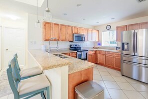 Micro-ondes, four, plaque de cuisson, lave-vaisselle