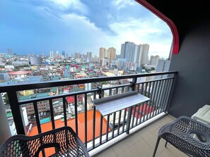 Property grounds - Chino Roces Makati - FREE Parking - Red Residences (Makati City)