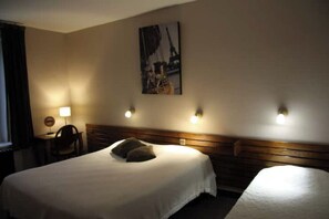 7 bedrooms, iron/ironing board, bed sheets