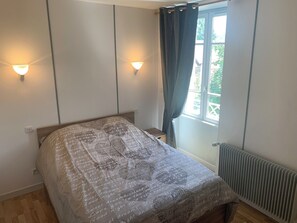 8 bedrooms, bed sheets