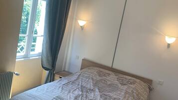 8 bedrooms, free WiFi, bed sheets