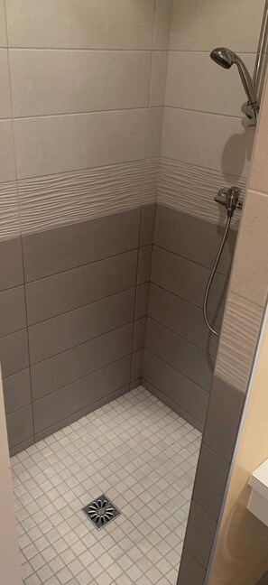 Shower, hair dryer, towels, toilet paper - Group gîte in the heart of the Combrailles, great comfort! (Pionsat)