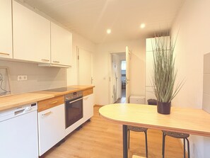 Mikrowelle, Ofen, Herdplatte, Geschirrspüler