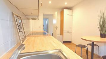 Mikrowelle, Ofen, Herdplatte, Geschirrspüler