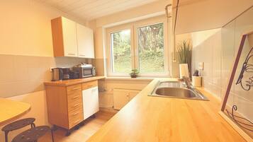 Mikrowelle, Ofen, Herdplatte, Geschirrspüler