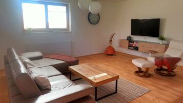 Smart-tv, boeken en een stereo