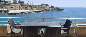 Big Seaview studio, 24h electricity, beach + pool