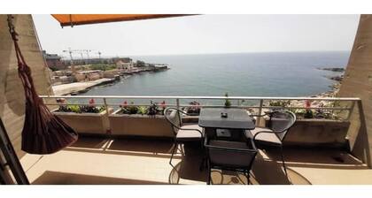 Lovely beachfront studio with pool-24h electricity