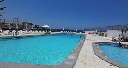 Lovely beachfront studio with pool-24h electricity