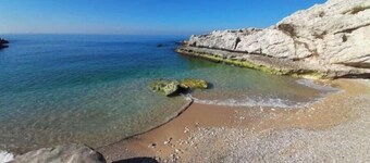 Studio with great seaview, beach and pool access