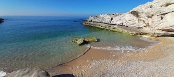 24/7 electricity Seaview studio with beach access