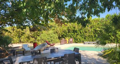 Farniente in Provence - Poolside among olive trees & cicadas