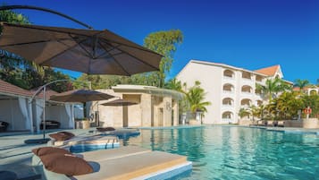 15 indoor pools, 15 outdoor pools, free cabanas, pool umbrellas