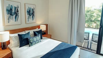 Junior Suite, Balcony, Courtyard View | Minibar, in-room safe, desk, laptop workspace