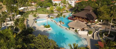 15 indoor pools, 15 outdoor pools, free pool cabanas, pool umbrellas