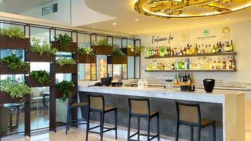 15 bars/lounges, 10 swim-up bars, 10 poolside bars, 15 beach bars