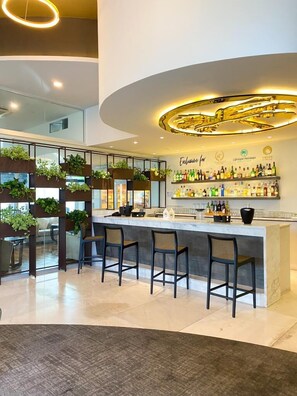 15 bars/lounges, 10 swim-up bars, 10 poolside bars, 15 beach bars