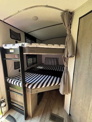 1 bedroom, free WiFi, bed sheets - Cozy RV in Serene Dallas with AC
with a private room and 2 bunk beds plus one (Dallas)