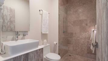 Apartment, 1 Bedroom, Smoking | Bathroom