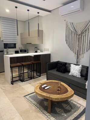 Apartment, 1 Bedroom, Accessible, Smoking | Living area