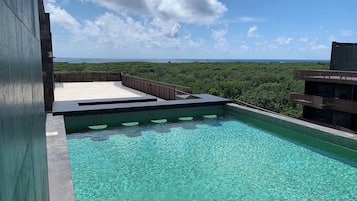 Apartamento, 1 habitación, accesible para personas con discapacidad, balcón | Piscina | Una piscina al aire libre