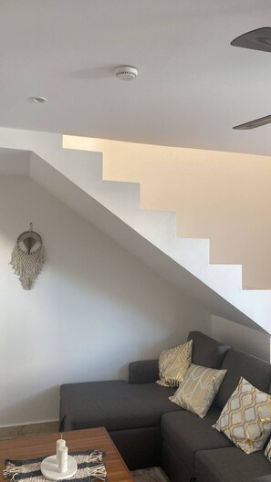 Departamento, 2 habitaciones, para fumadores, alberca privada | Sala de estar