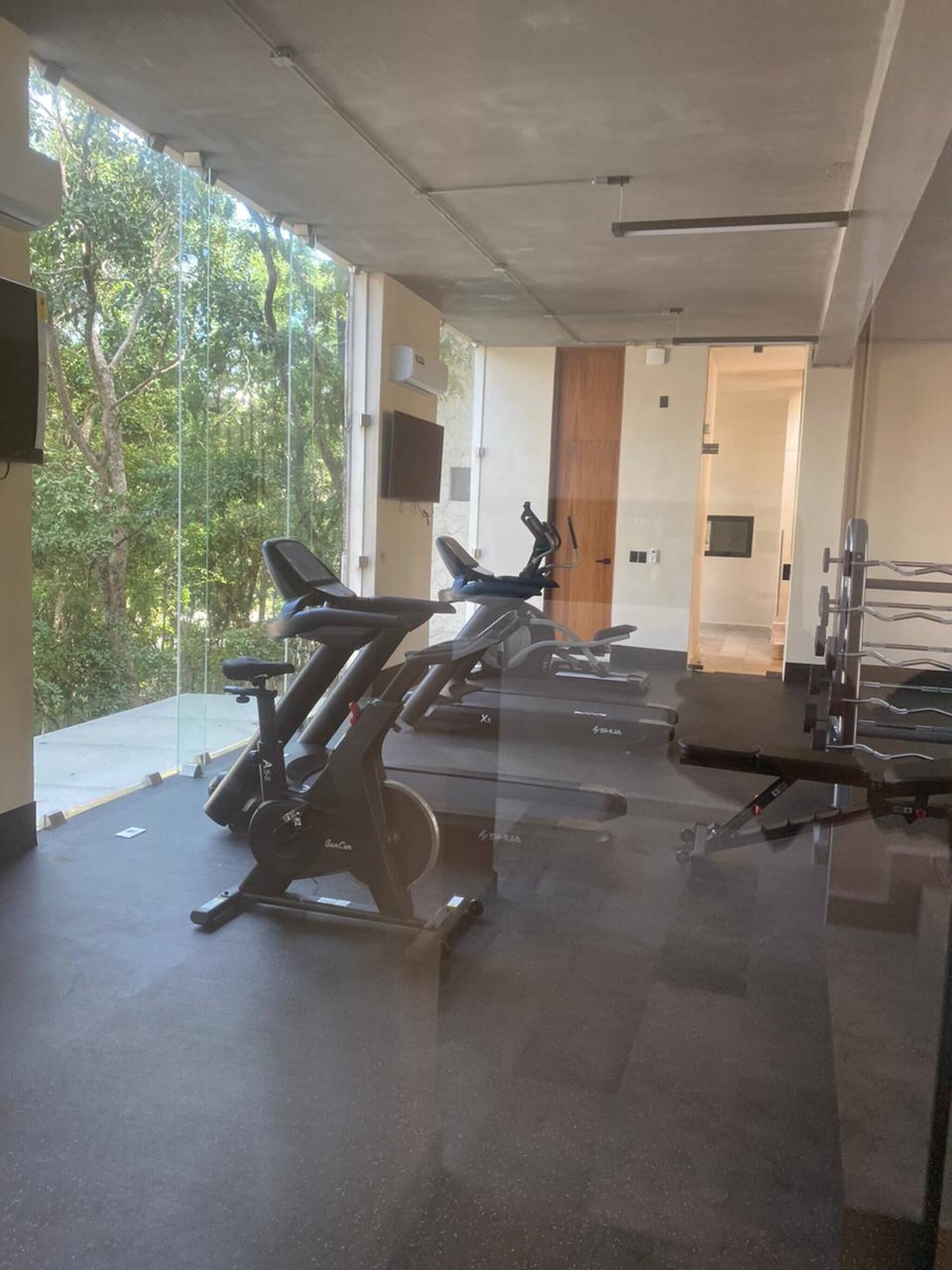 Apartamento, 3 quartos, para fumantes, piscina particular | Academia de ginástica