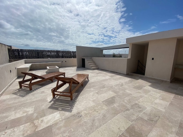 Apartamento, 3 quartos, para fumantes, piscina particular | Opções para refeição ao ar livre