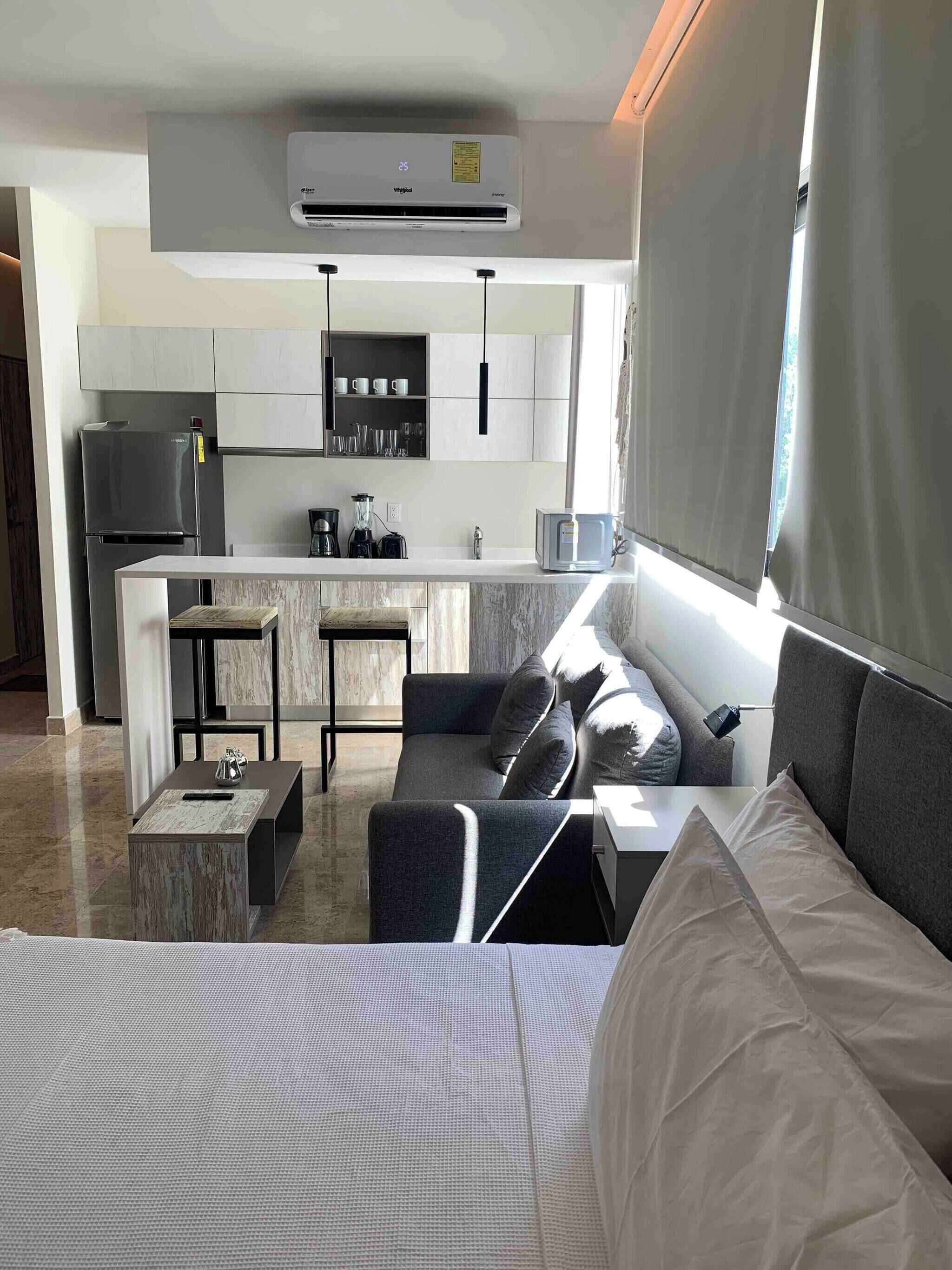 Apartment, 1 Bedroom, Smoking, Balcony | Living room