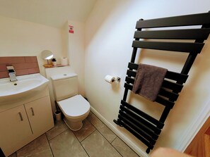 Shower, hair dryer, towels, soap - Whalley Range Gem – Detached, Parking, Near City (Manchester)