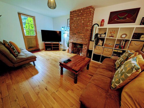 Whalley Range Gem – Detached, Parking, Near City