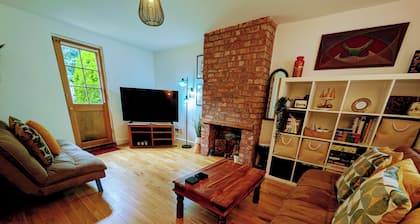 Whalley Range Gem â Detached, Parking, Near City