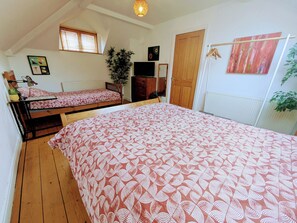 3 bedrooms, iron/ironing board, WiFi, bed sheets - Whalley Range Gem – Detached, Parking, Near City (Manchester)