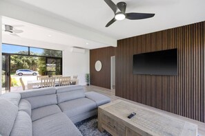 TV, table tennis, stereo