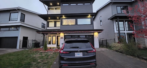 1 bedroom apt with parking for short -midterm stay