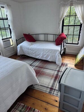 4 habitaciones, tabla de planchar con plancha y internet 