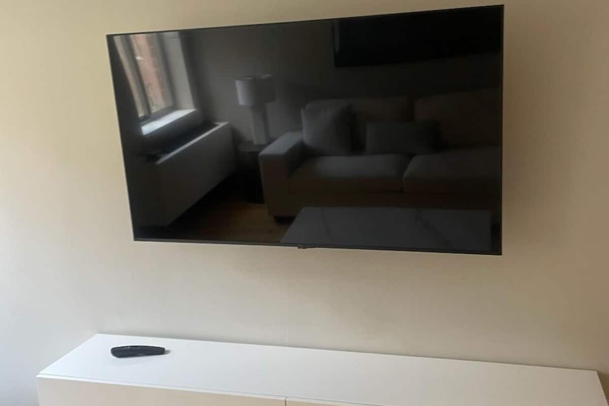 Deluxe Apartment, City View | Living area