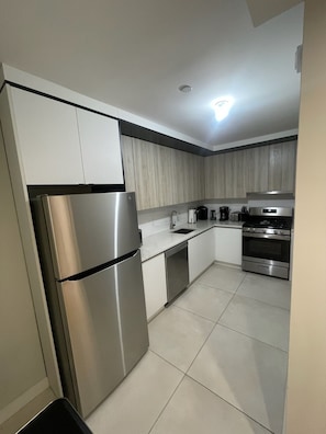 Deluxe Apartment, City View | Private kitchen | Full-size fridge, microwave, oven, stovetop