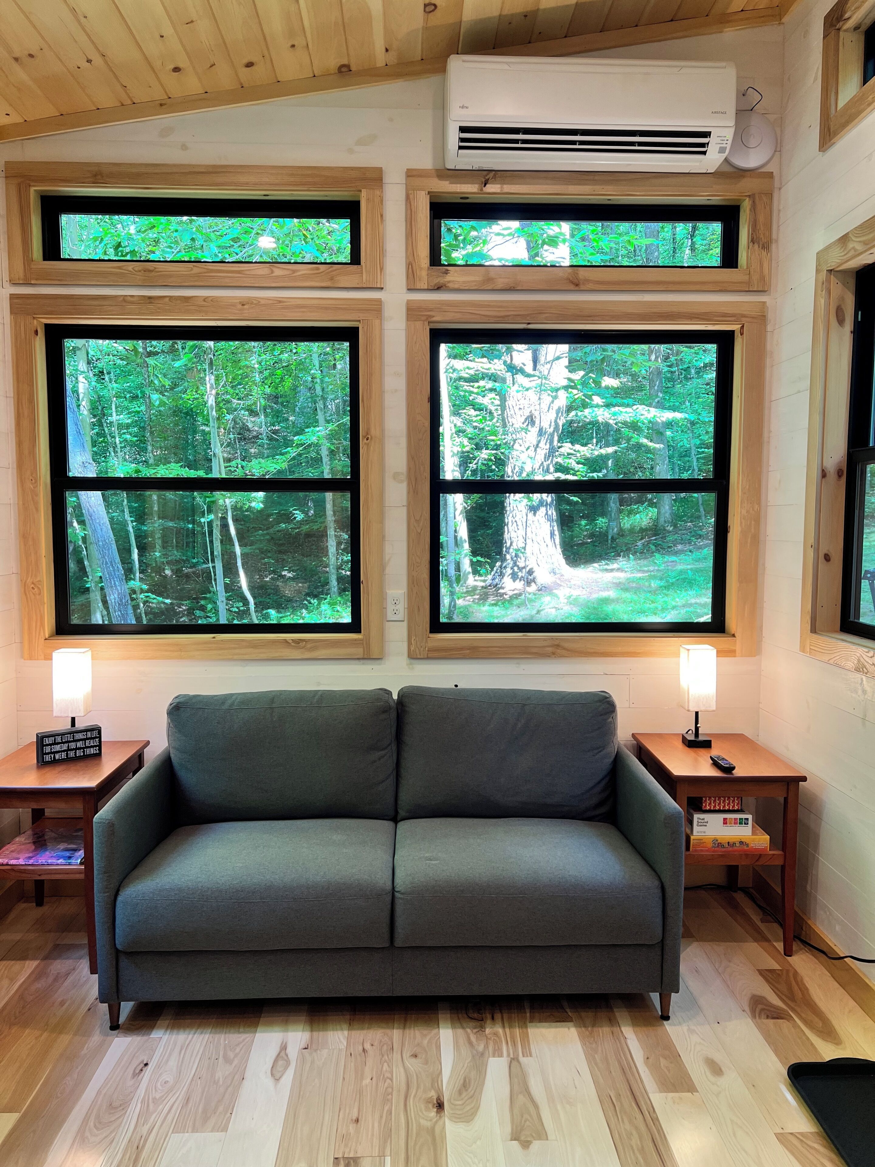 Una Smart TV, libros